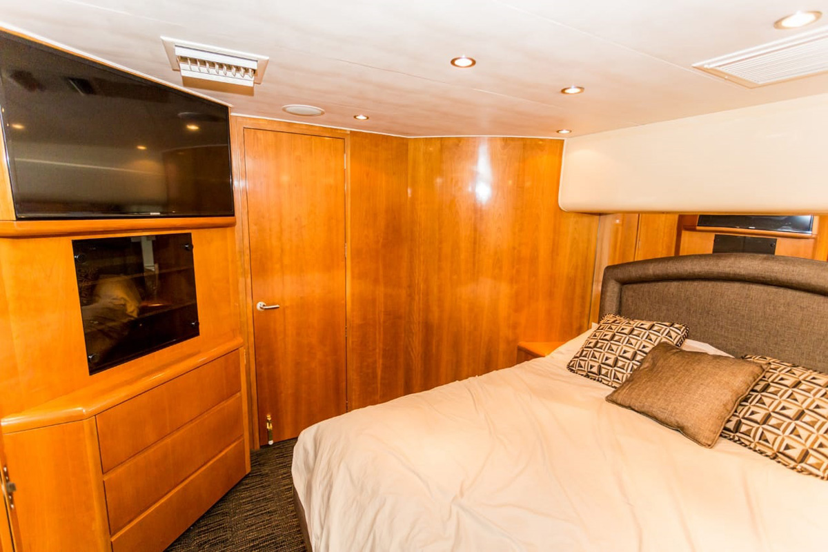 70 Hatteras Sport fishing Yacht