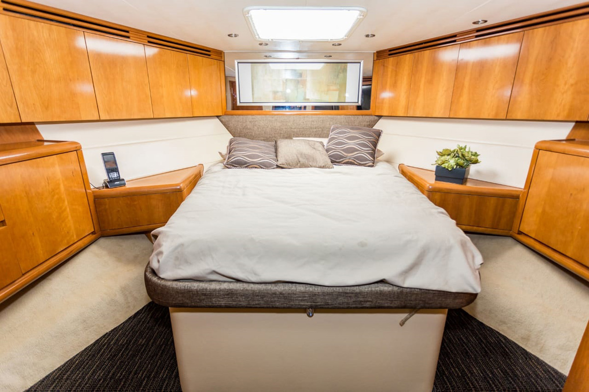 70 Hatteras Sport fishing Yacht