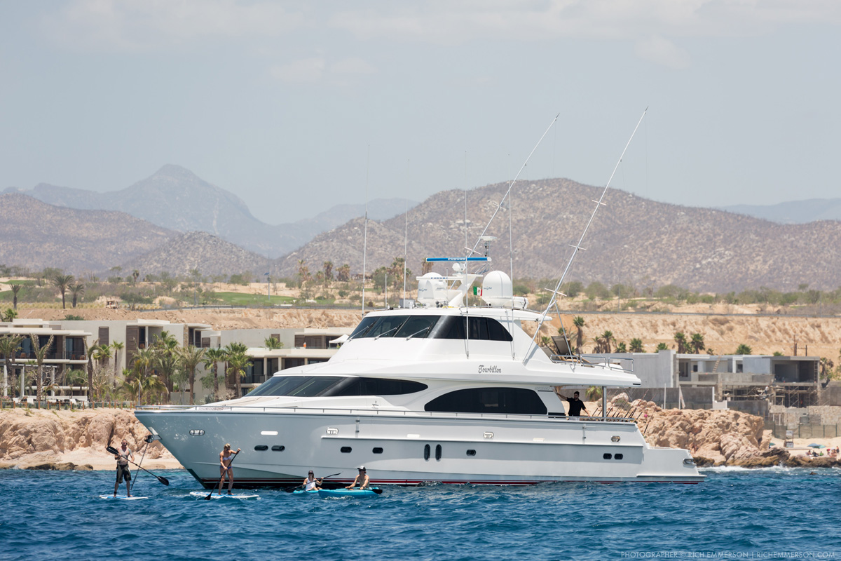 90 Horizon Luxury Yacht